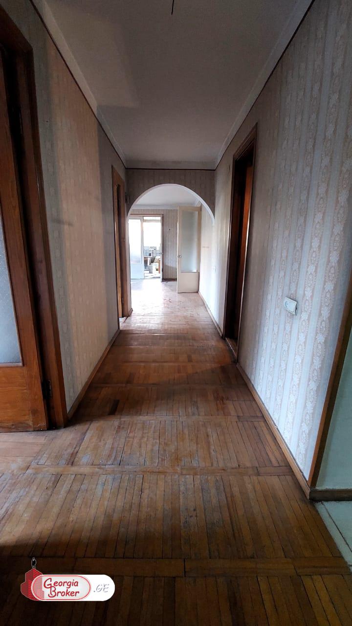 old repaired 6-room apartment for sale